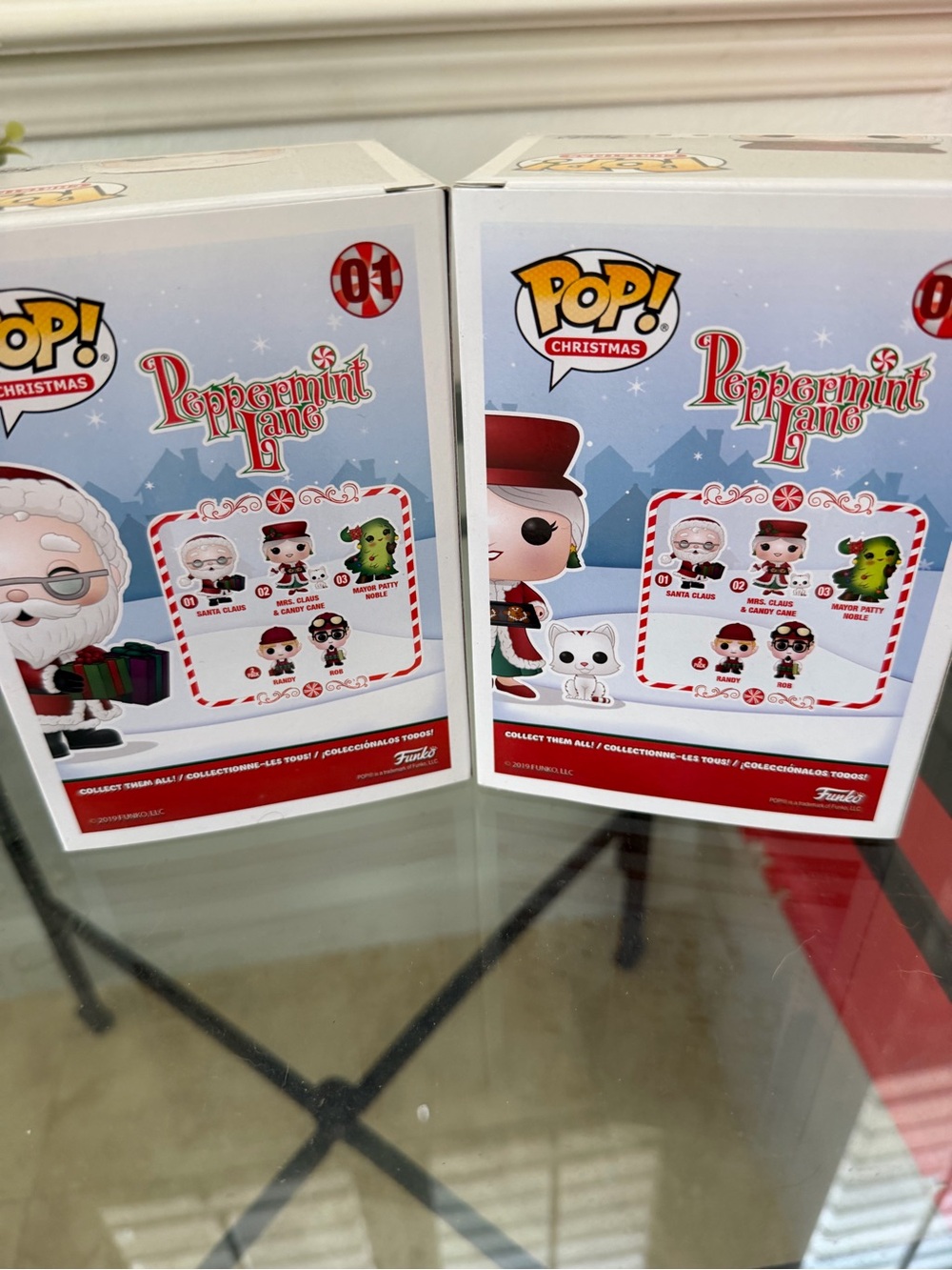 Funko Pop! Peppermint Lane Santa Claus & Mrs. Claus Vinyl Figures - Red White - Picture 5 of 5